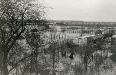 14795 Panorama van de inundaties van de Grebbelinie achter de Kerkewijk te Veenendaal tijdens de mobilisatie 1939-1940.